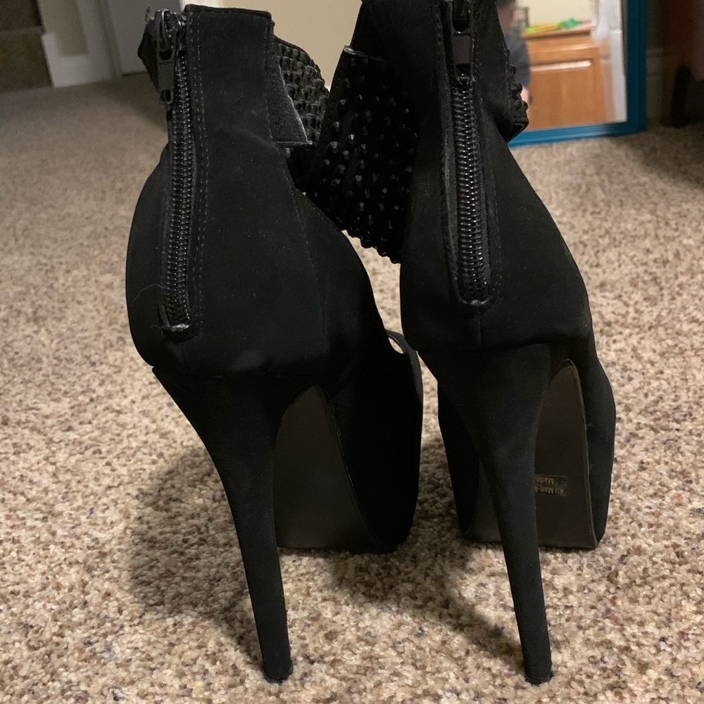 heels - Picture 3 of 3